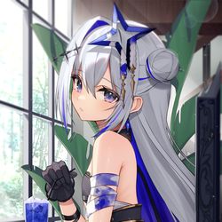 This is a pixiv picture whose title is 「異世界のカフェで出会った天使」.