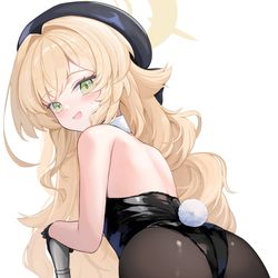 This is a pixiv picture whose title is バニーニヤニヤ教授.