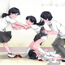 This is a pixiv picture whose title is 「座れ」　「嫌じゃ」.