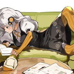 This is a pixiv picture whose title is 読書の秋.