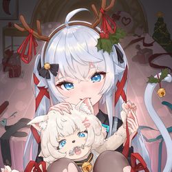 This is a pixiv picture whose title is 吃完桃子一觉醒来变成猫猫后被当成圣诞节礼物 神楽七奈.
