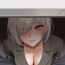 This is a pixiv picture whose title is デスクの下の佐紹さん….