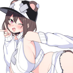 This is a pixiv picture whose title is ぴーすしてるだけ🐻🩹.