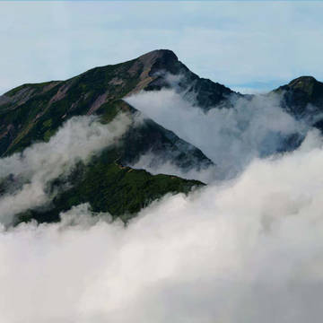 雲海の中にたたずむ頂（写真じゃないっす）