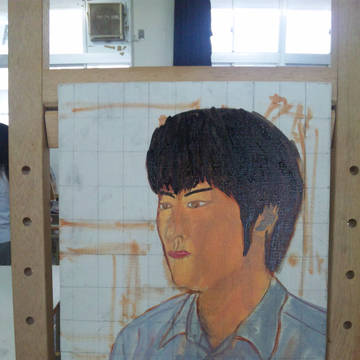 美術の時間にて、友達の自画像。