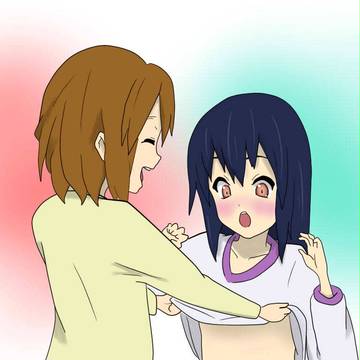 「あずにゃん、今着替えさせてあげるからね。ホラばんざいしてー」