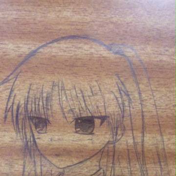 机の上の奏ちゃん