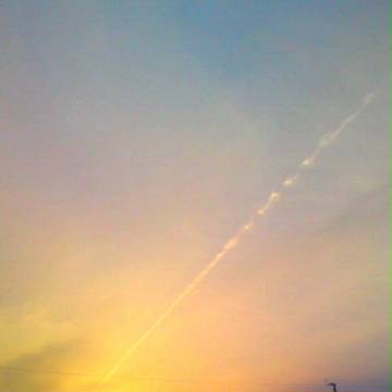 飛行機雲 と 夕空。
