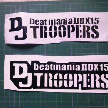 ＤＪ　ＴＲＯＯＰＥＲＳ　ロゴ