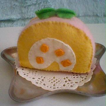 フェルトのいちごロールケーキ＊