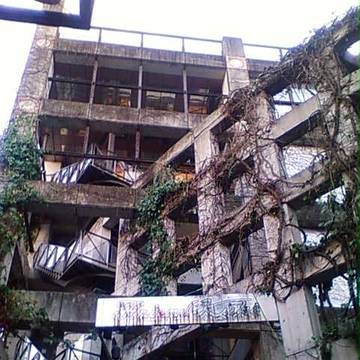フリー素材 古びたビル