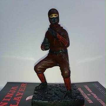 ニンジャの……塑像！