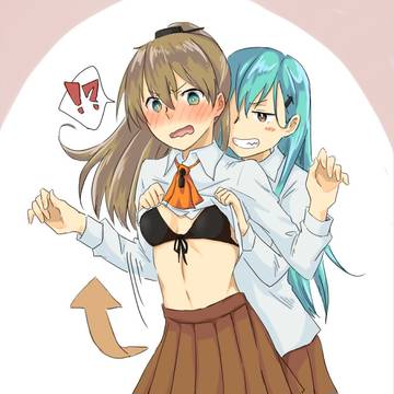 たくし上げ(られ)黒ビキニ