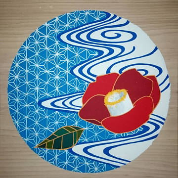 椿落つ。