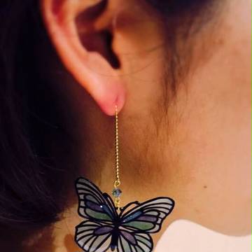切り絵とレジン　ピアス