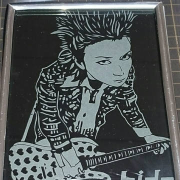 hide ガラス