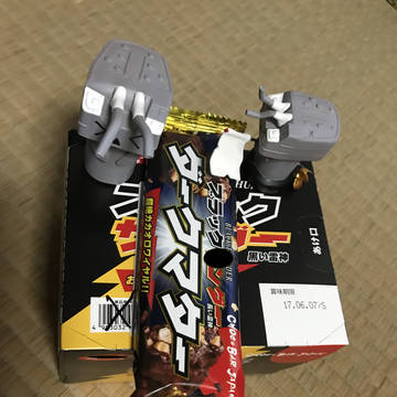 秘書艦からおやつを貰った、、、