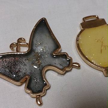 夫婦神の記号をレジンで封印(試作品)　※ついでにシュミルも