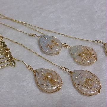 大神記号で虹色？５連髪飾り(レジン