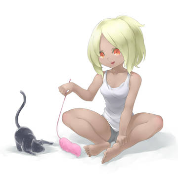 部屋着でダスティと遊ぶ黒猫