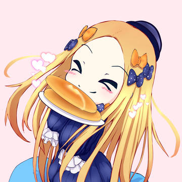 パンケーキを嬉しそうに掲げるアビーちゃん