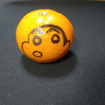 みかんにクレヨンしんちゃん
