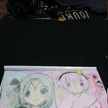 関係ない2人がペアルック？