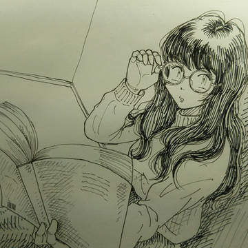 読書をする眼鏡の女性