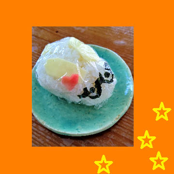 春のおにぎり（飯ウサギ）