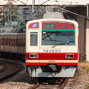 Seoul metro line1 oldest EMD112F