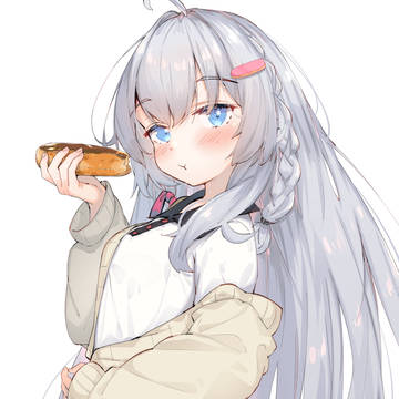 エクレア食べてる女の子