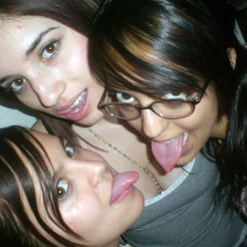 Elia, Nux y Beba