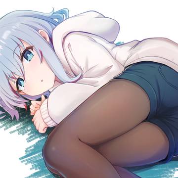 白パーカーショートパンツ子