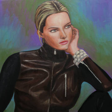La femme vêtue de blouson de cui