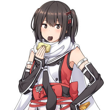 夜戦に備えてブロック状の栄養食を食べてる川内さん