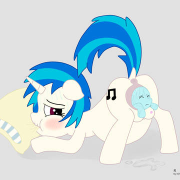 Vinyl Scratch foaling