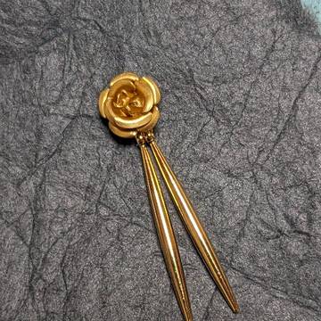 ヨルさんのカチューシャのイメージで【ピアス】