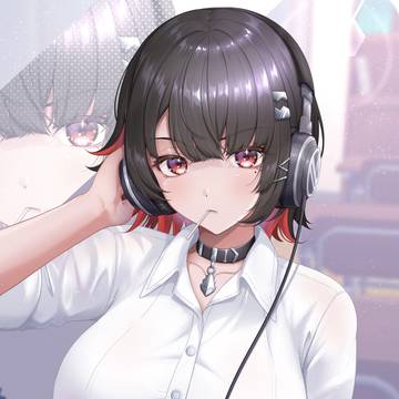 制服姿のエレン・ジョー