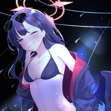 え、ホットパンツの中…？
