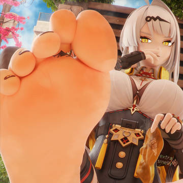 At Yixuan's Feet