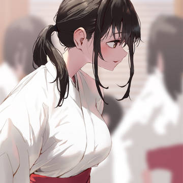 試着中の今年の巫女