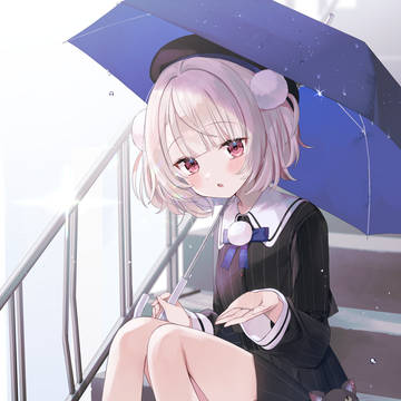 雨できらめく