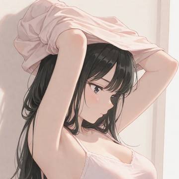 キャミとTシャツの女のコ