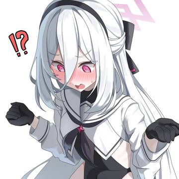 な、なんなんですかこの衣装は!?