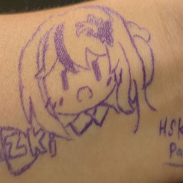 AZKi ch on hand w