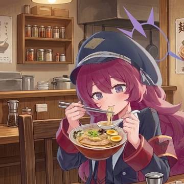 豚骨ラーメンを持って食べるイロハ