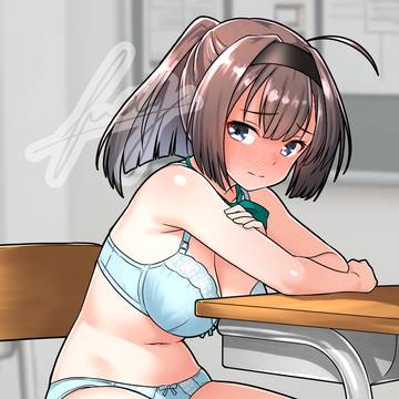 教室でエッチな格好しちゃう秋月
