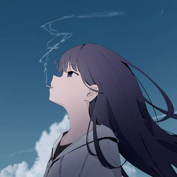 今にも落ちてきそうな空の下で