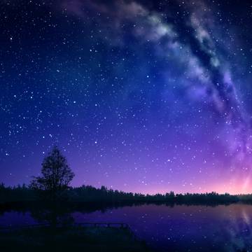湖畔の夜空