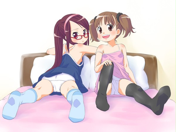 ベッドでおぱんつ×２